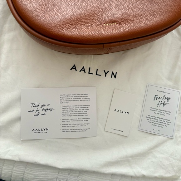 ✨AALLYN Marley Hobo in Cognac - Picture 10 of 10